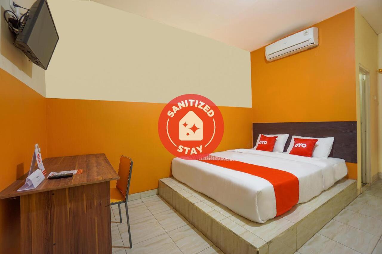 Hotel Super Oyo 2639 Oxy Townhouse Manado Esterno foto