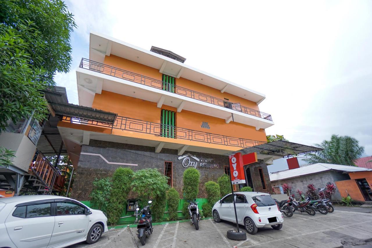 Hotel Super Oyo 2639 Oxy Townhouse Manado Esterno foto