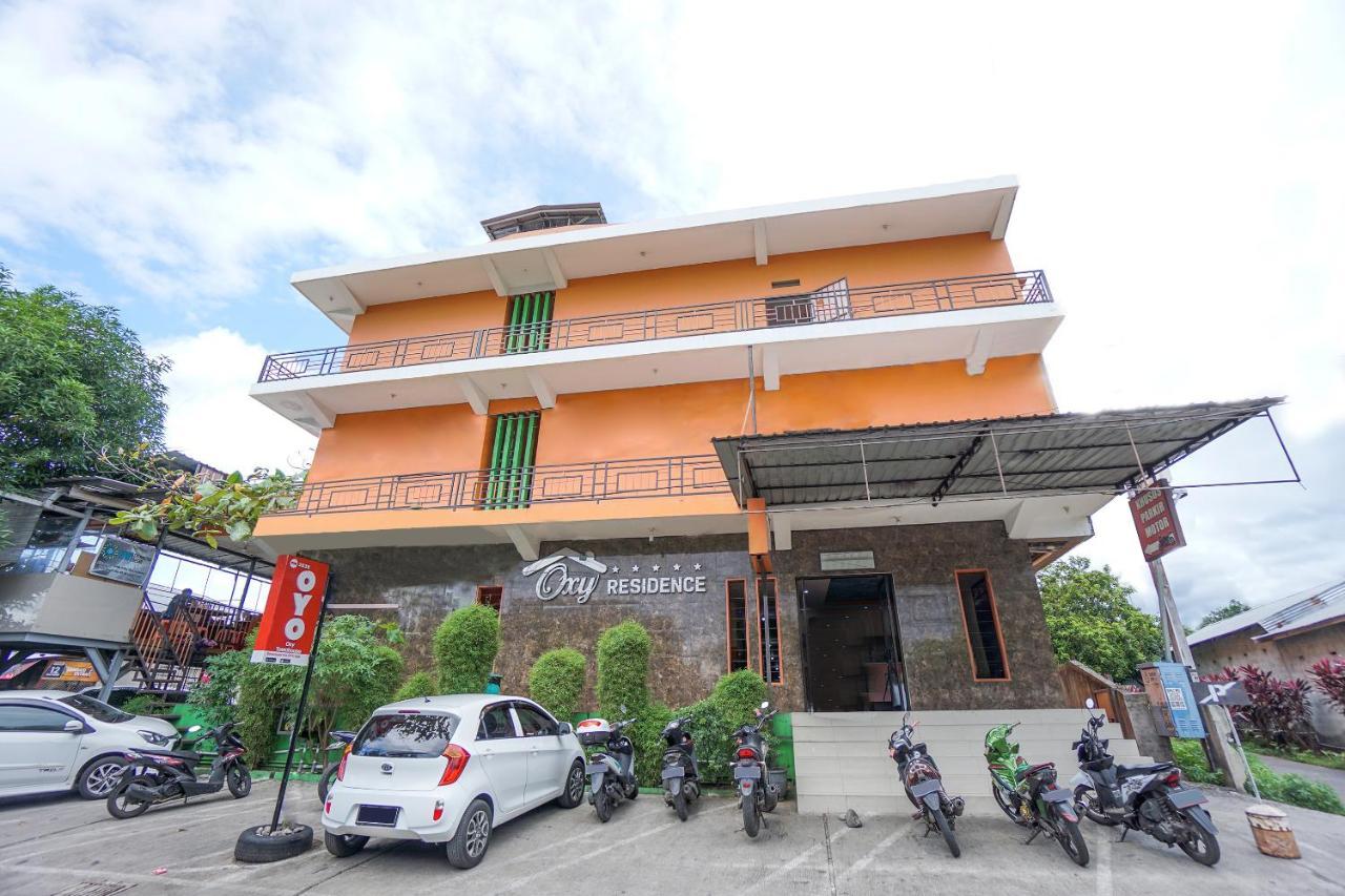 Hotel Super Oyo 2639 Oxy Townhouse Manado Esterno foto