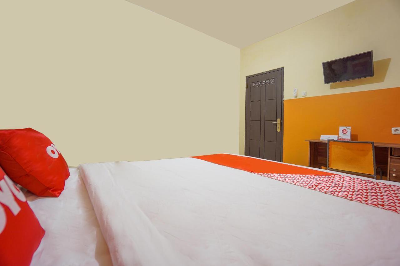 Hotel Super Oyo 2639 Oxy Townhouse Manado Esterno foto