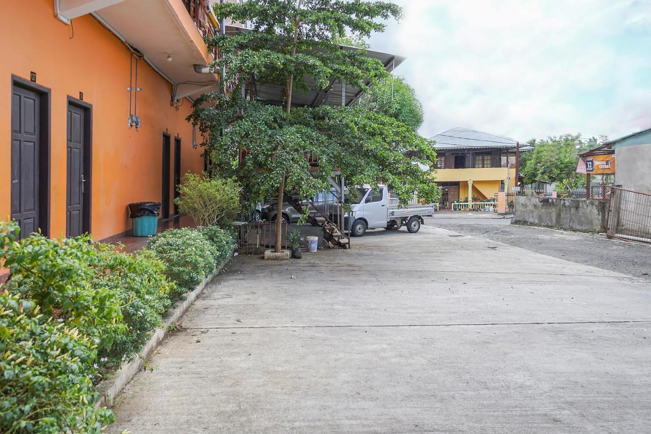 Hotel Super Oyo 2639 Oxy Townhouse Manado Esterno foto